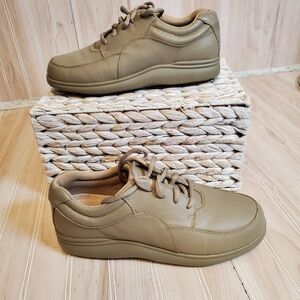 Hush Puppies Women's Power Walker Casual Shoes Taupe Size 8.5 Lace Up Sneaker